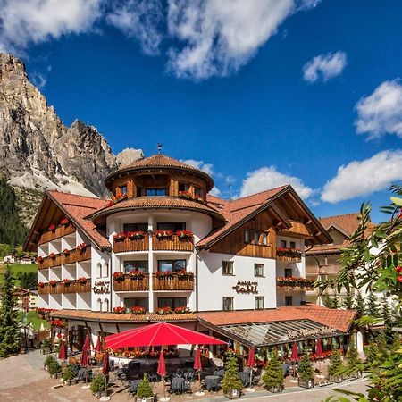 Hotel Table كورفارا إنْ بادِيا المظهر الخارجي الصورة