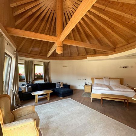 Hotel Table كورفارا إنْ بادِيا المظهر الخارجي الصورة