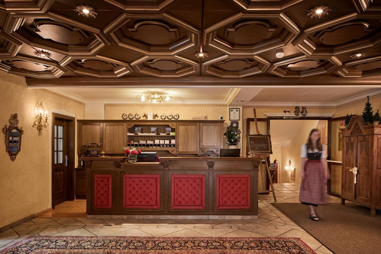 Hotel Table كورفارا إنْ بادِيا المظهر الخارجي الصورة