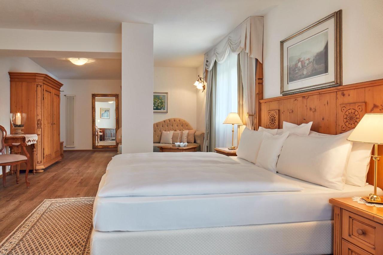 Hotel Table كورفارا إنْ بادِيا المظهر الخارجي الصورة