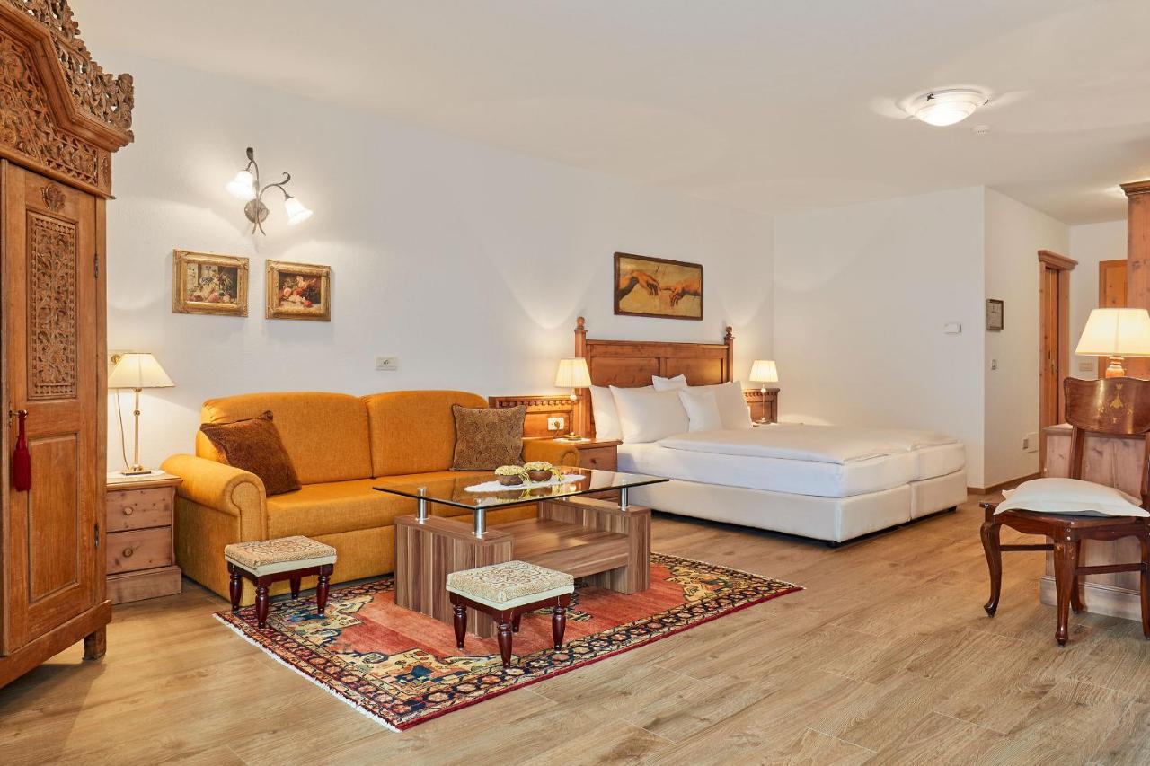 Hotel Table كورفارا إنْ بادِيا المظهر الخارجي الصورة