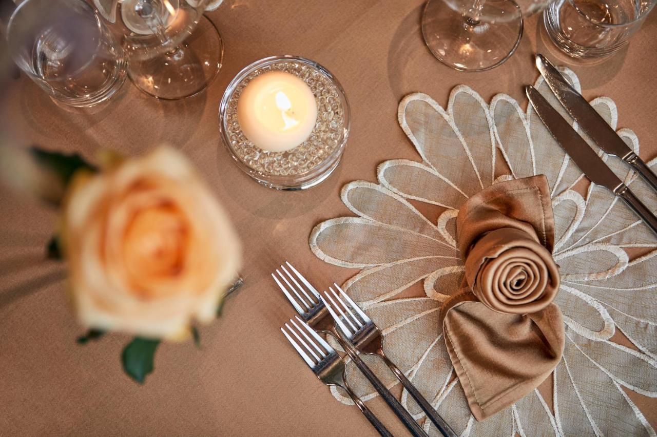 Hotel Table كورفارا إنْ بادِيا المظهر الخارجي الصورة
