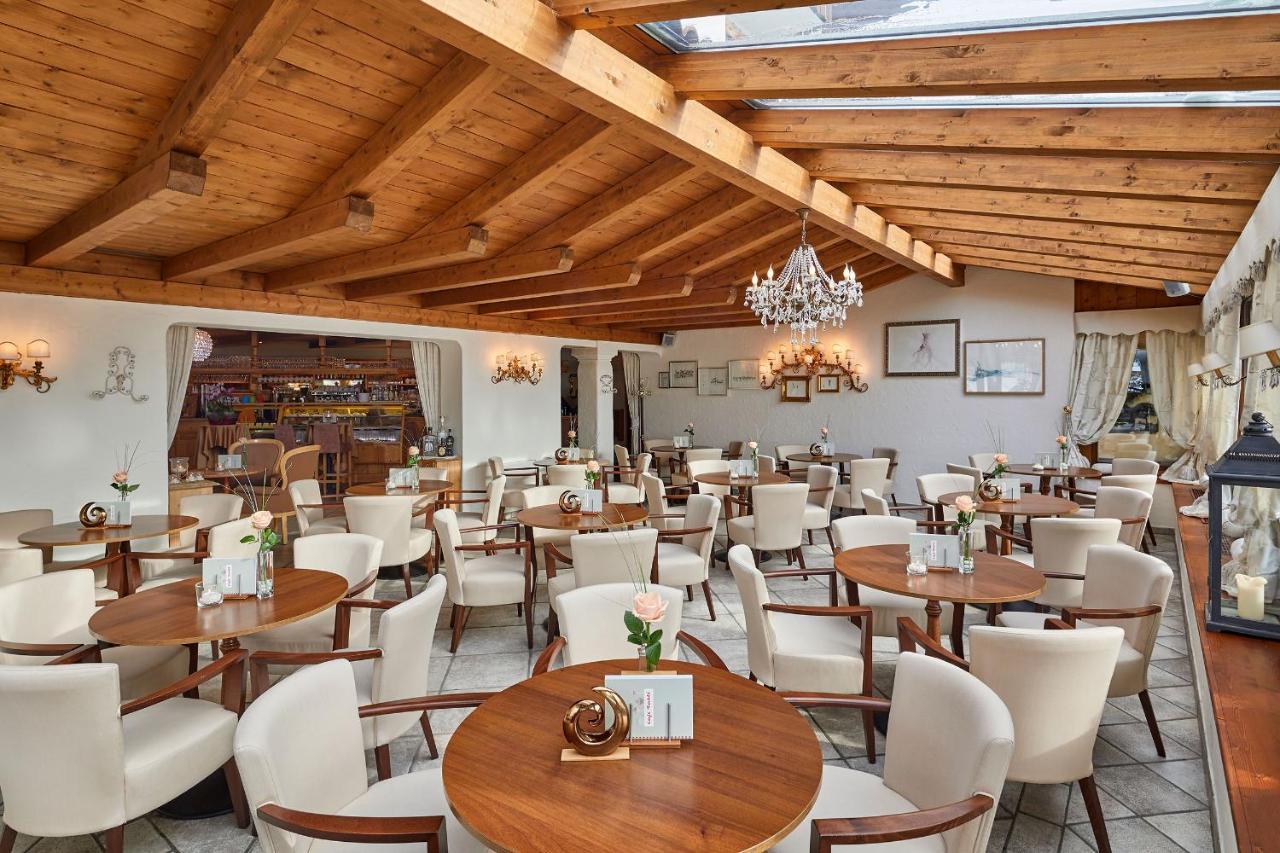 Hotel Table كورفارا إنْ بادِيا المظهر الخارجي الصورة