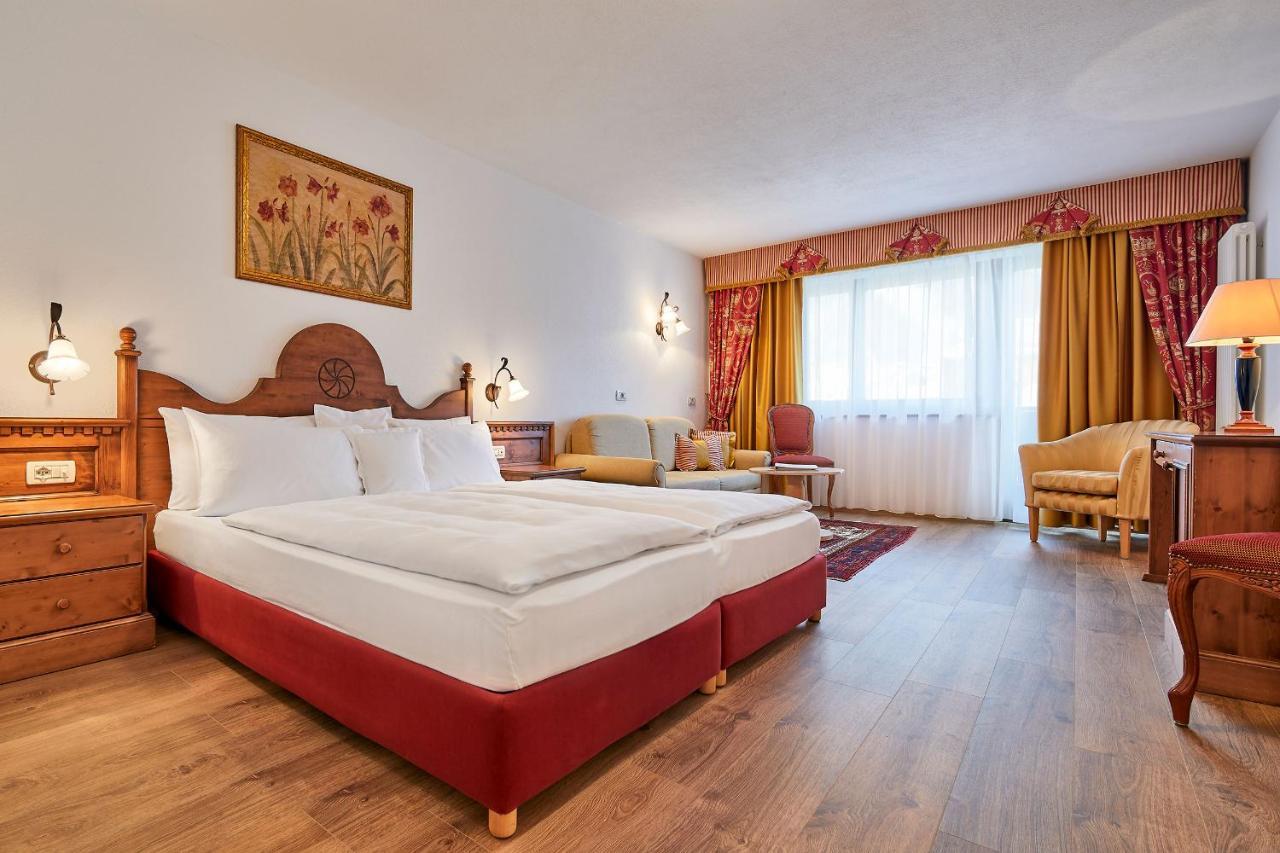 Hotel Table كورفارا إنْ بادِيا المظهر الخارجي الصورة