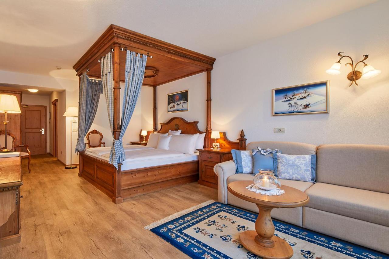 Hotel Table كورفارا إنْ بادِيا المظهر الخارجي الصورة