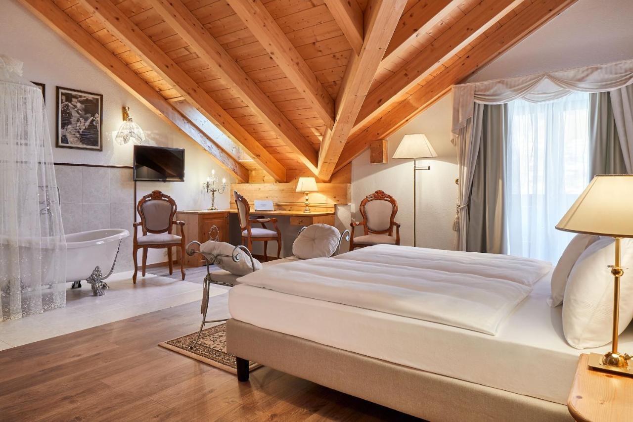 Hotel Table كورفارا إنْ بادِيا المظهر الخارجي الصورة