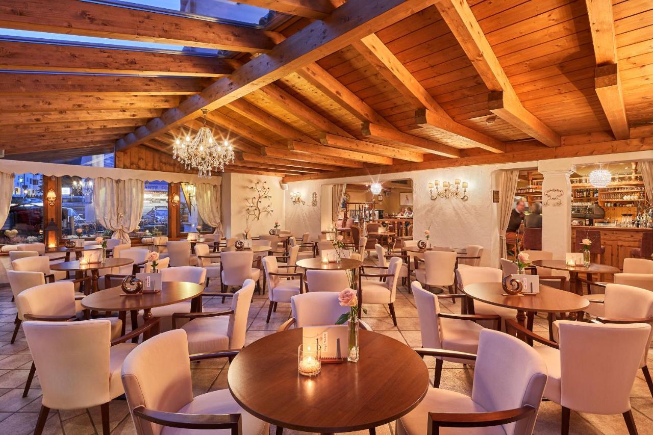 Hotel Table كورفارا إنْ بادِيا المظهر الخارجي الصورة