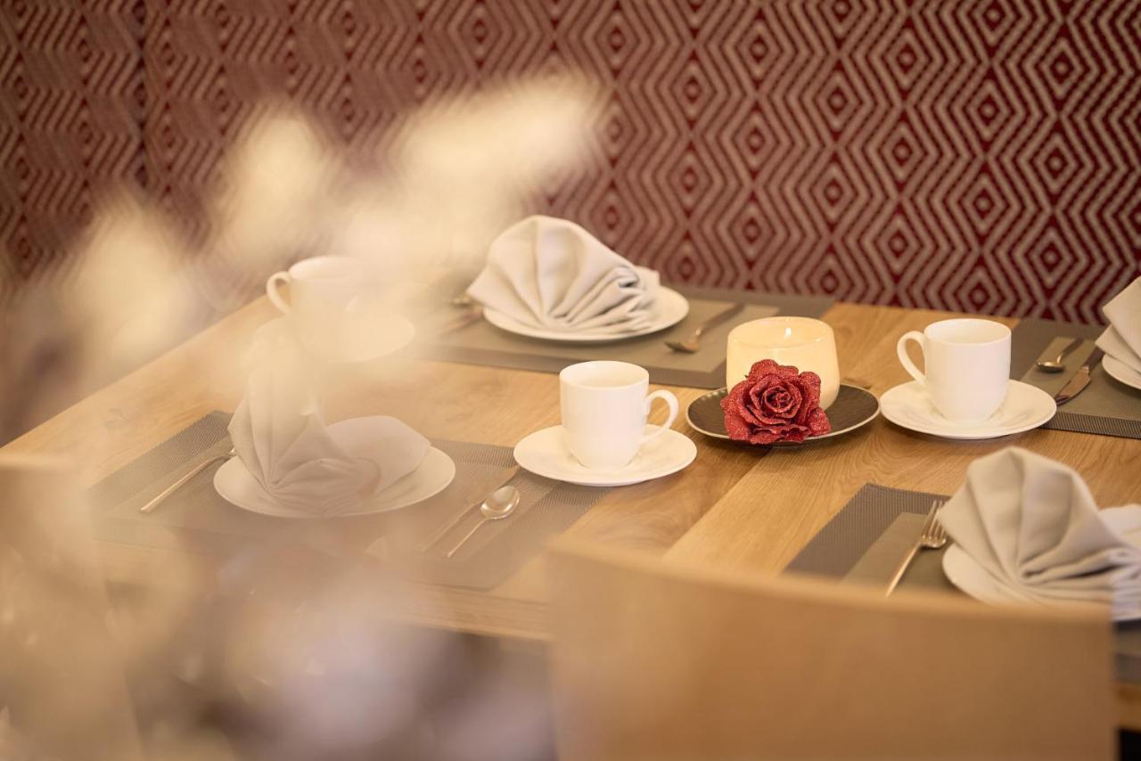 Hotel Table كورفارا إنْ بادِيا المظهر الخارجي الصورة