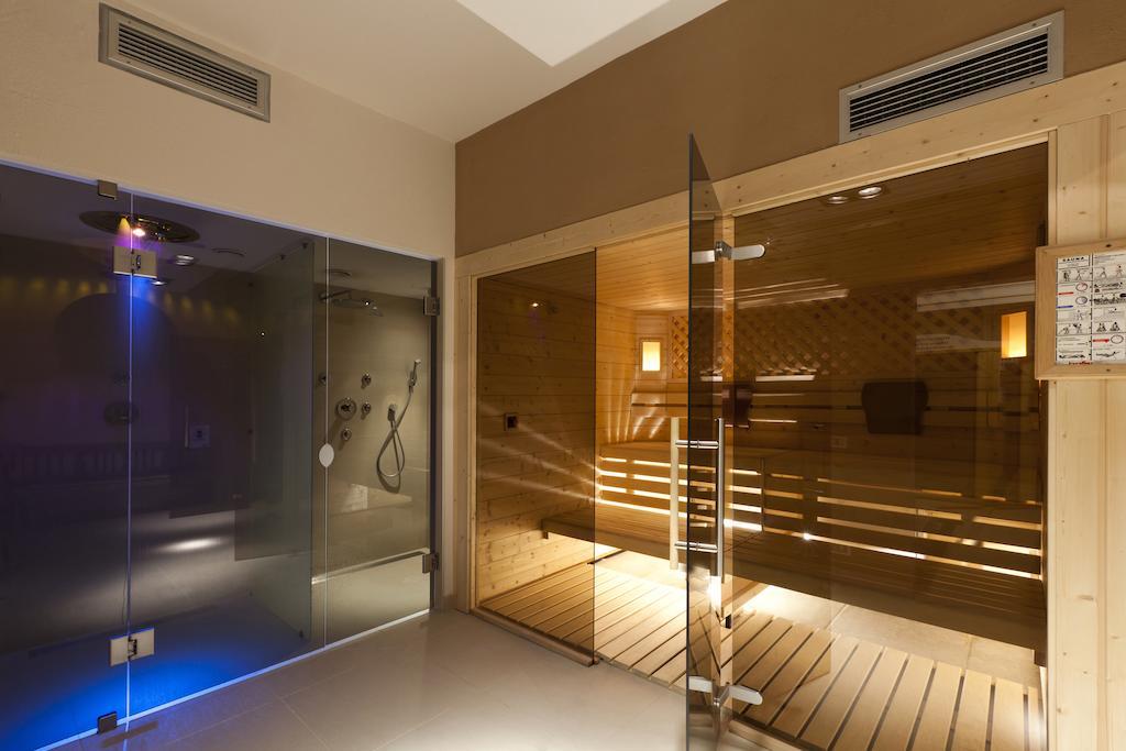 Hotel Table كورفارا إنْ بادِيا المظهر الخارجي الصورة