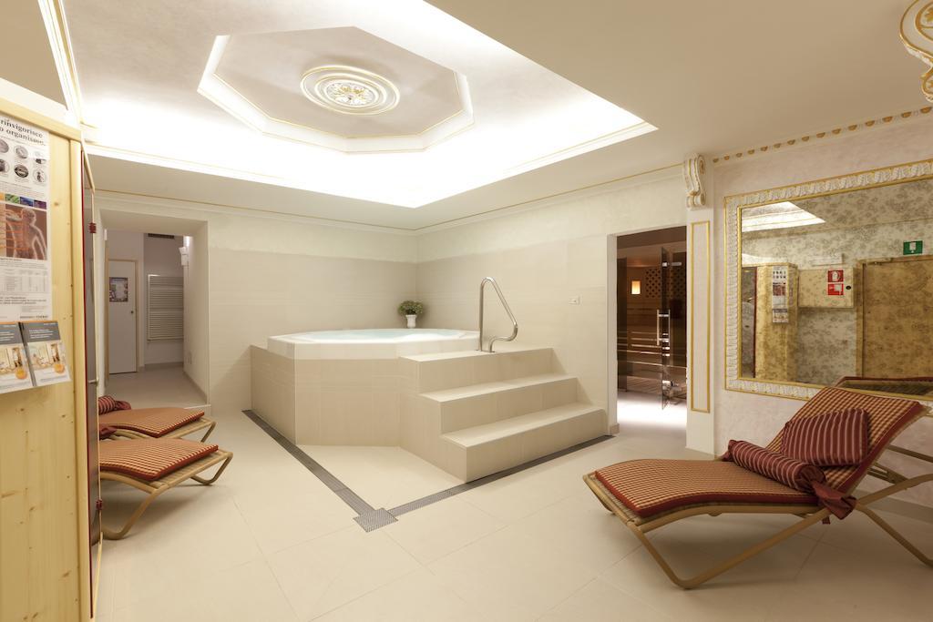Hotel Table كورفارا إنْ بادِيا المظهر الخارجي الصورة