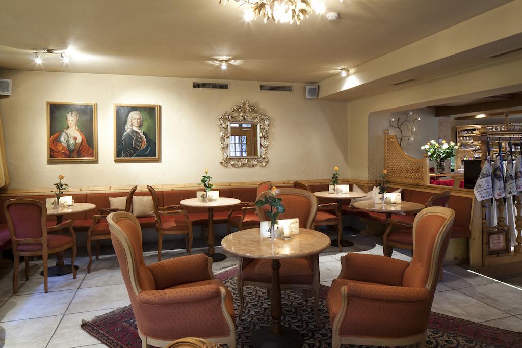 Hotel Table كورفارا إنْ بادِيا المظهر الخارجي الصورة