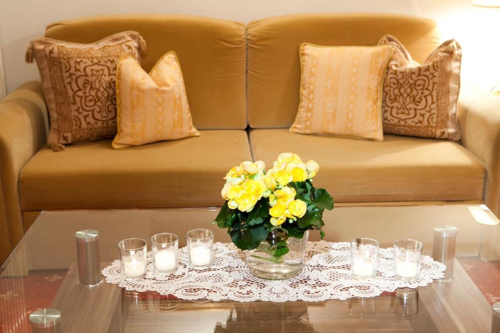 Hotel Table كورفارا إنْ بادِيا الغرفة الصورة